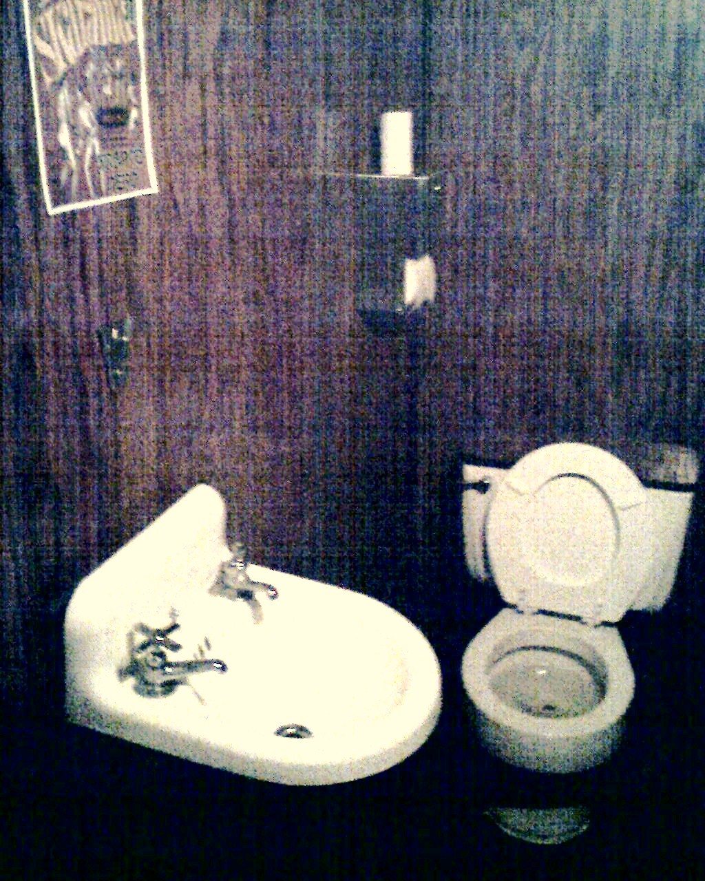 amnesia-mens-room