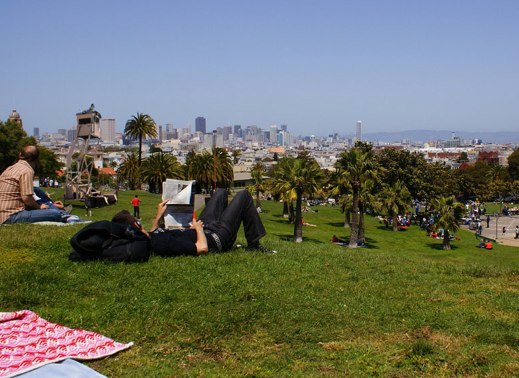 dolores-park-sfpd-mobile-guard-tower