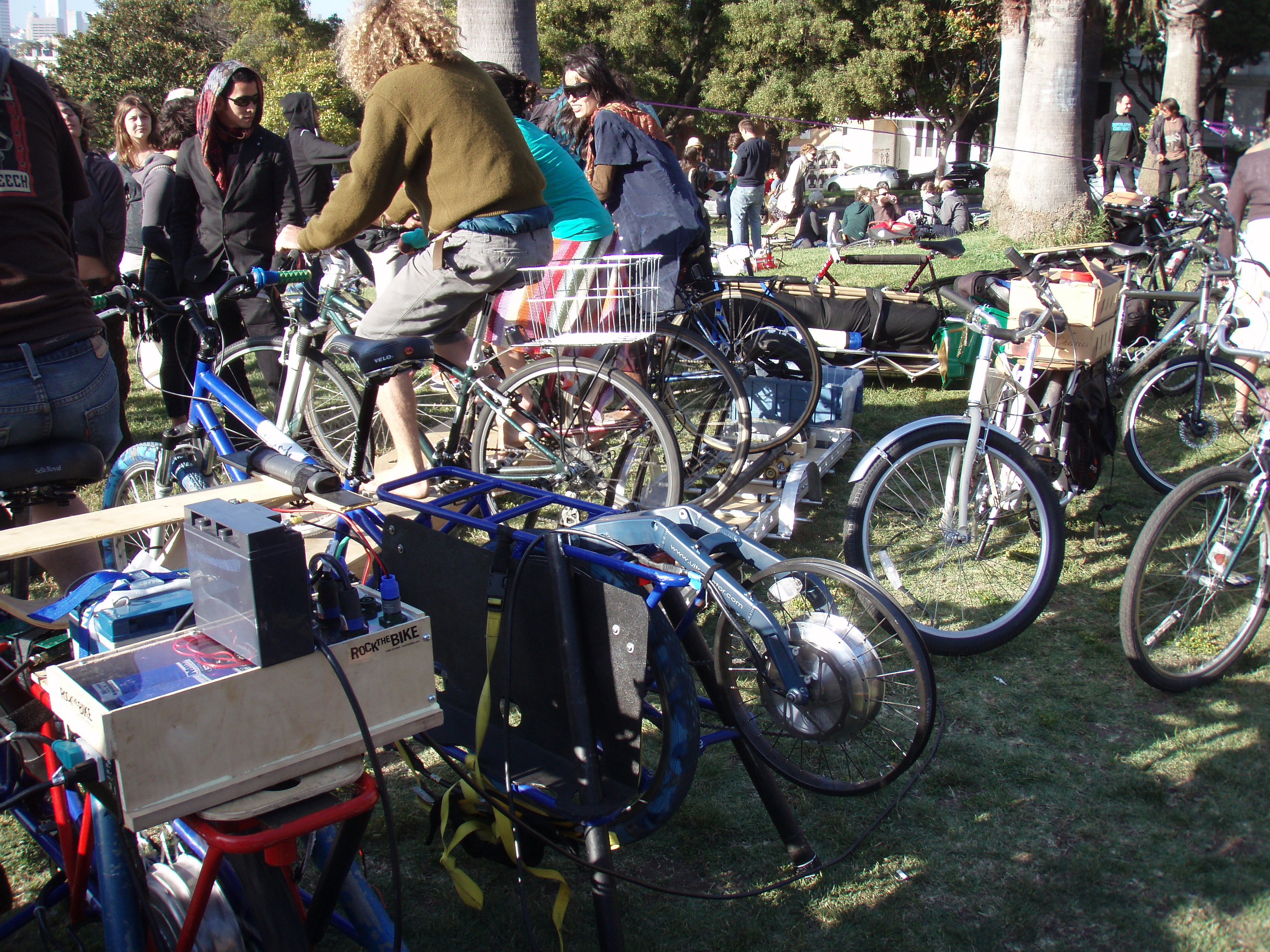 BMF - The Setup This is the power-generating setup they used. 5 bikes in total, the three far bikes were all connected to the same unit.