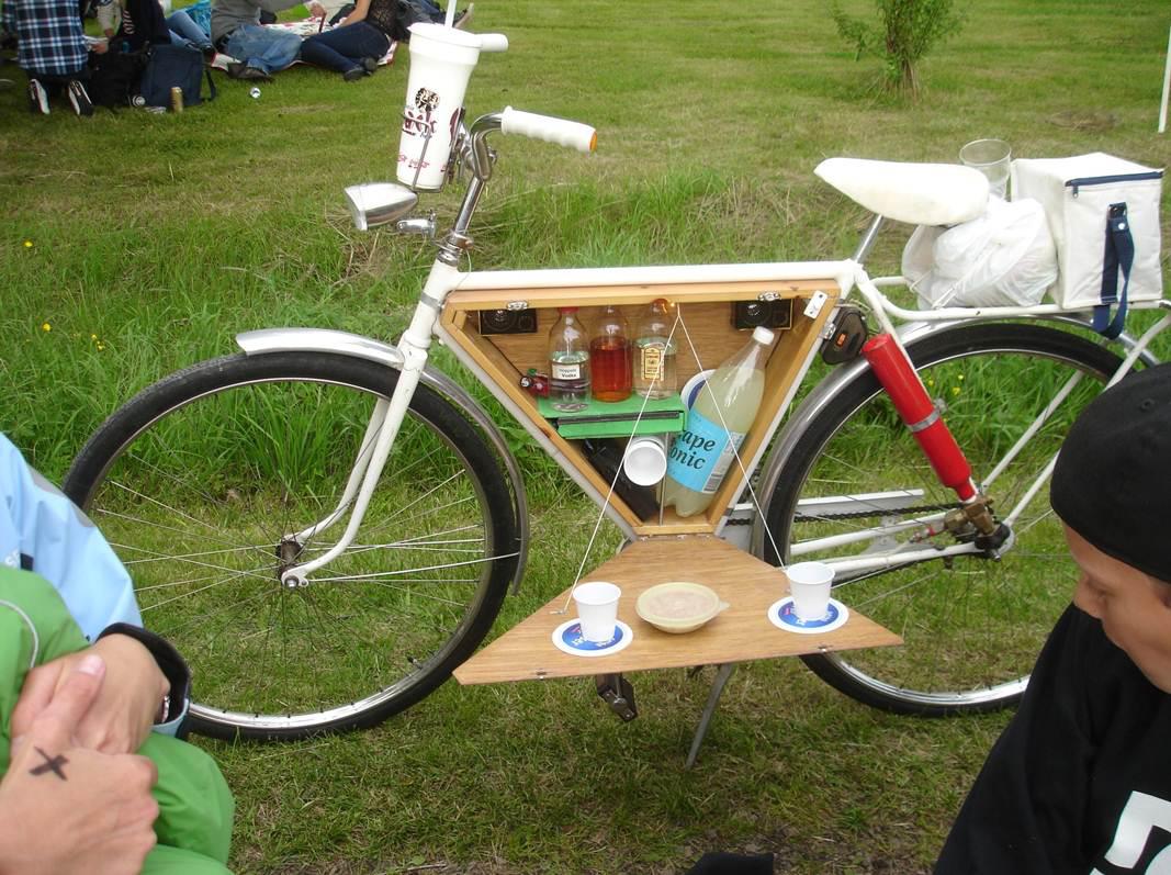 Bicycle bar: The best way to drink in the park today
